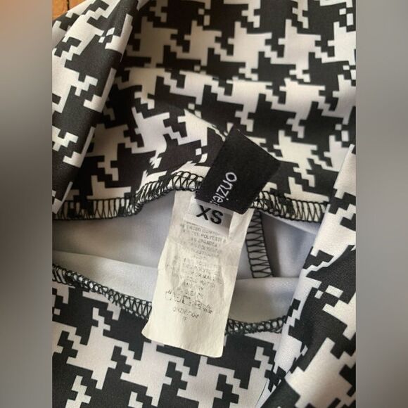 Onzie HIGH RISE MIDI LEGGING – HOUNDSTOOTH - Picture 8 of 9